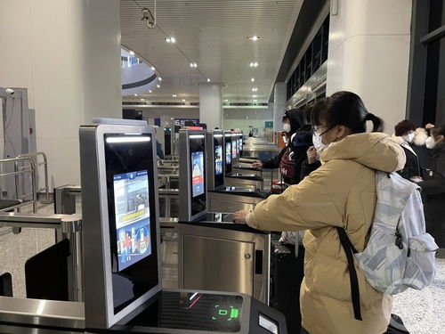 探訪(fǎng)重慶火車(chē)站 客流回升進(jìn)站更快，集中式充電站保障出行